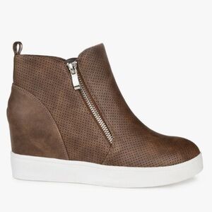 Journee Penelope Wedge Sneakers
Size 11